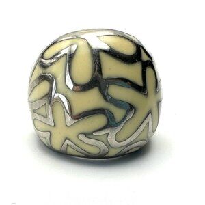 Vintage Floral Dome Ring by B. Steel - Cream Resin with Silver— Size 7 US— EUC